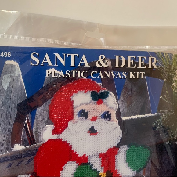 Design works crafts Inc. Santa and deer plastic canvas kit 10“ x 13 1/2“ - Picture 5 of 6